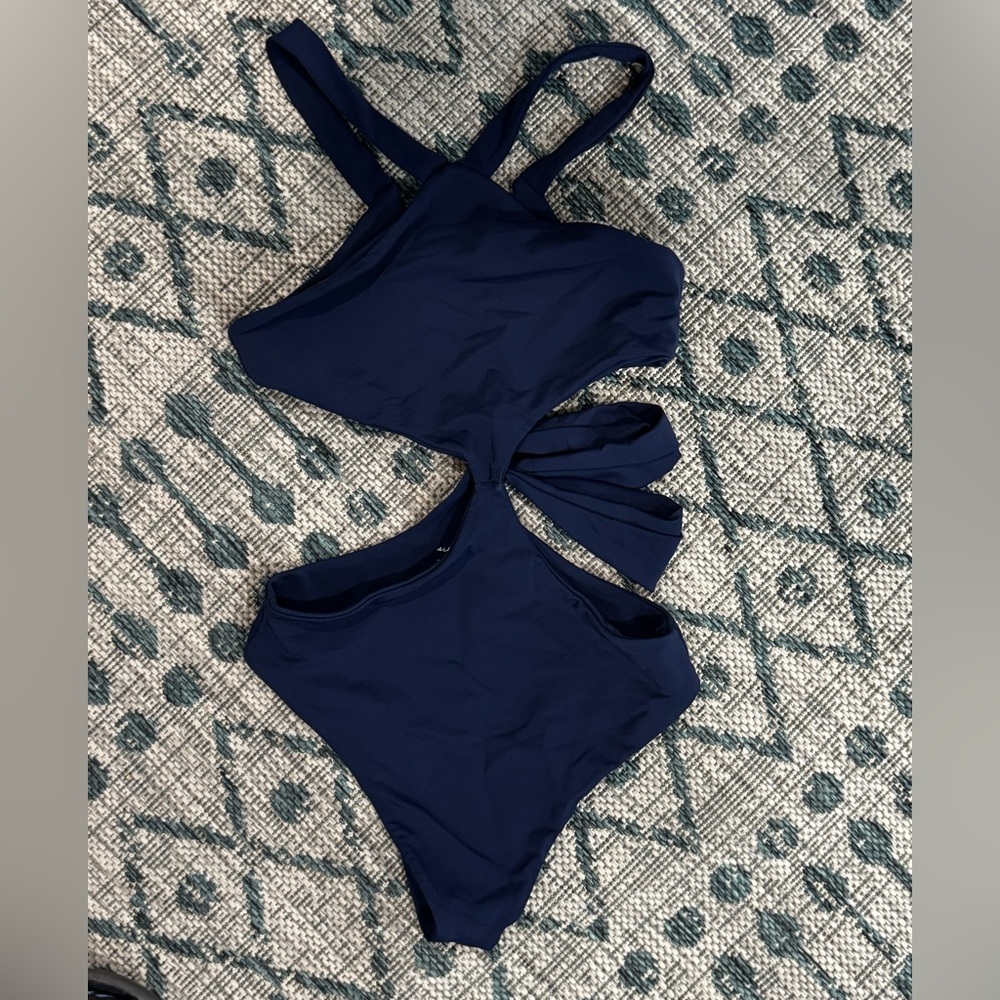 Siempre Golden one piece cutout swim‎